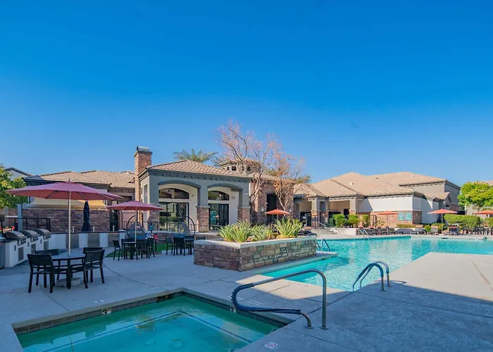 Apartment Charming 2b King Bed With Pool Hot Tub, Gym, Parking
