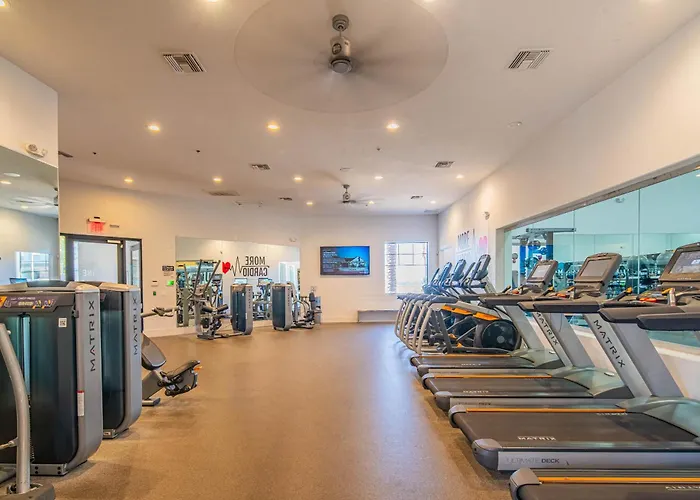 Charming 2b King Bed With Pool Hot Tub, Gym, Parking Apartment Glendale