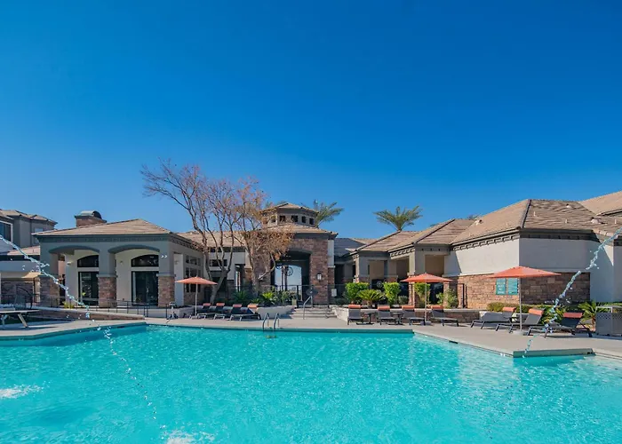 Apartment Charming 2b King Bed With Pool Hot Tub, Gym, Parking