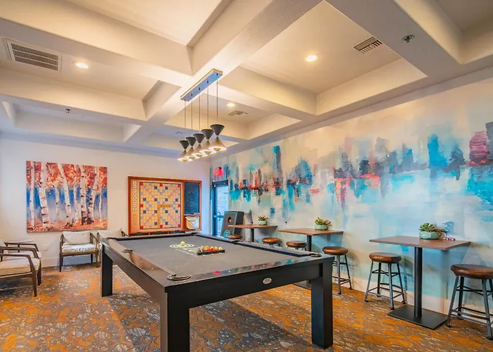 Apartment Charming 2b King Bed With Pool Hot Tub, Gym, Parking