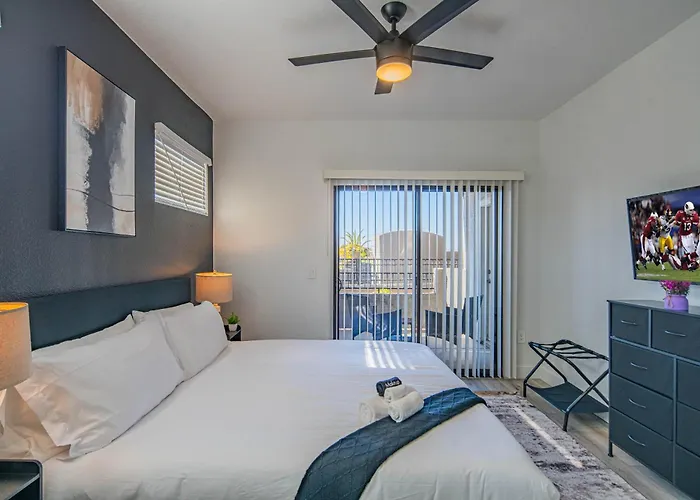 Charming 2b King Bed With Pool Hot Tub, Gym, Parking Apartment