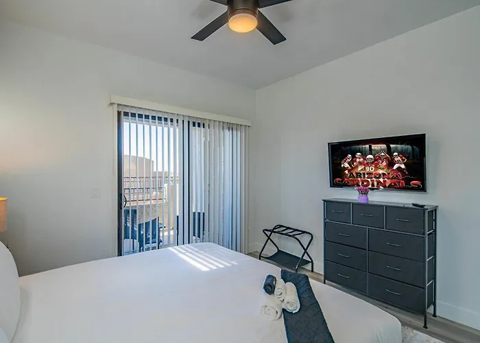 Apartment Charming 2b King Bed With Pool Hot Tub, Gym, Parking