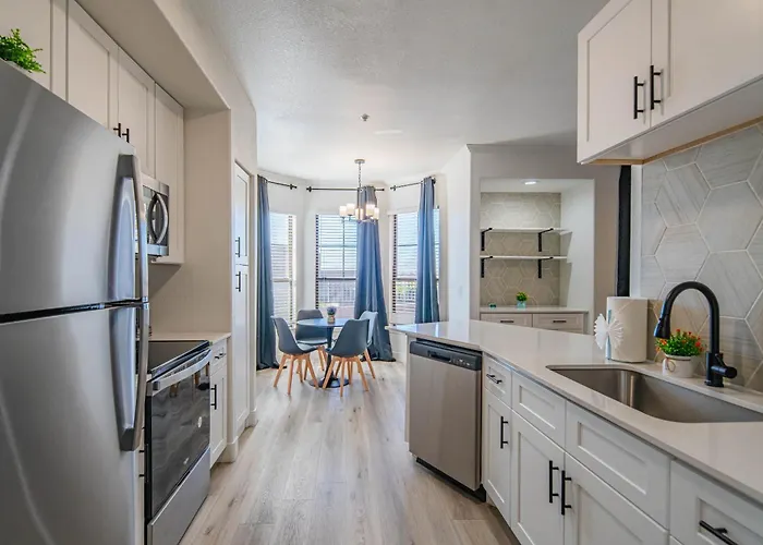Charming 2b King Bed With Pool Hot Tub, Gym, Parking Apartment Glendale