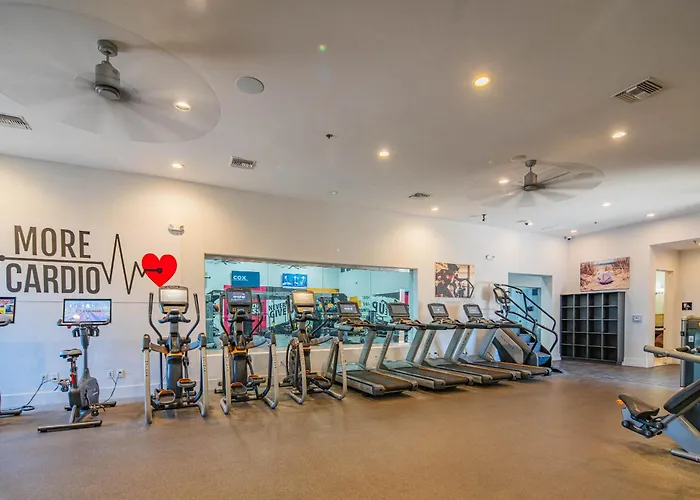 Charming 2b King Bed With Pool Hot Tub, Gym, Parking Apartment